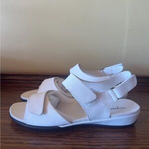 Easy Spirit 'Eshartwell' Leather Flat Slide Sandals White Size 10 N